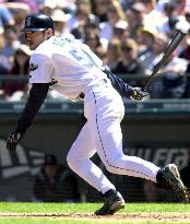 Mariners Ichiro doubles, goes 1-for-4 against Yankees